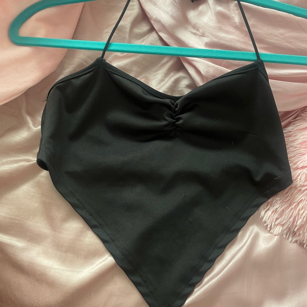 Never wear backless tops but it’s so cute